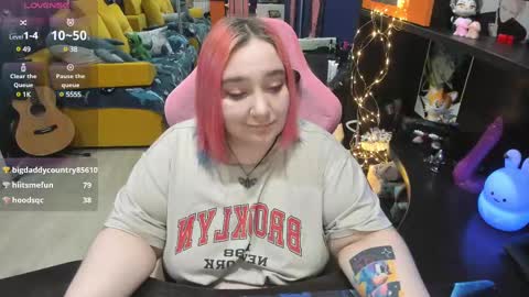 Snapshot of softie_sofy chatting on February 27, 9:50 am Sofie online show from February 27, 9:50 am