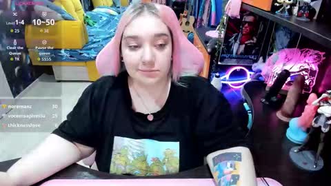 Snapshot of softie_sofy chatting on October 20, 8:30 am Sofie online show from October 20, 8:30 am