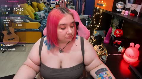 Snapshot of softie_sofy chatting on February 7, 6:14 am Sofie online show from February 7, 6:14 am