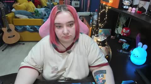Snapshot of softie_sofy chatting on February 15, 3:20 am Sofie online show from February 15, 3:20 am