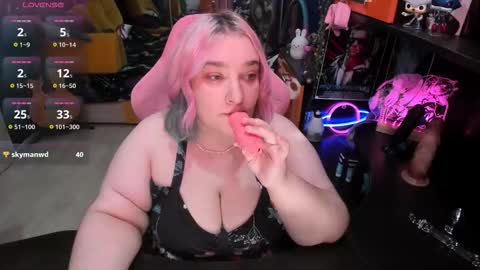 Snapshot of softie_sofy chatting on September 20, 3:53 am Sofie online show from September 20, 3:53 am