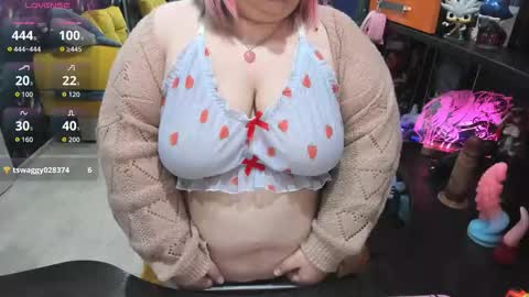 Snapshot of softie_sofy chatting on October 23, 3:52 am Sofie online show from October 23, 3:52 am