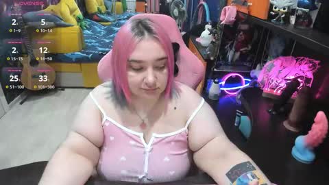 Snapshot of softie_sofy chatting on October 6, 11:22 pm Sofie online show from October 6, 11:22 pm