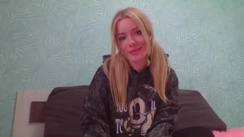 softy_aura online show from March 26, 9:36 am