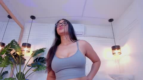 sofy_castroo online show from December 18, 3:46 am