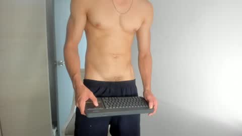 sola_enzo online show from May 25, 1:28 pm