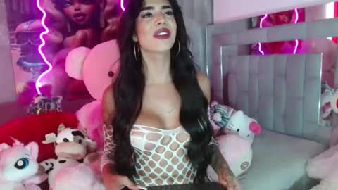 instagram    evalunavelez1. online show from September 10, 6:09 pm