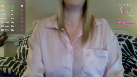 solesticia online show from November 19, 2:16 pm