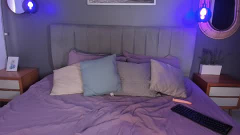 solo_brattdoll online show from May 28, 1:09 pm