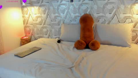 sophie online show from April 4, 7:15 am