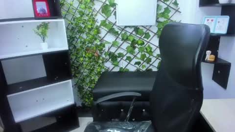 sophi_hardd online show from April 23, 1:24 pm