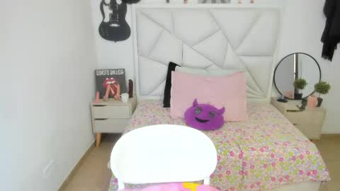 Sophia online show from May 11, 4:04 pm