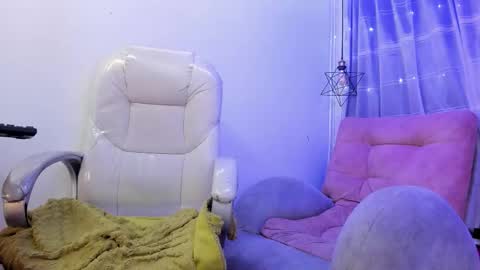 Snapshot of sophia_dss chatting on October 3, 1:19 pm sophia dss online show from October 3, 1:19 pm