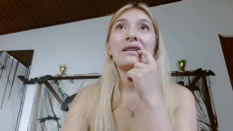 SophiaLee online show from October 25, 12:00 am