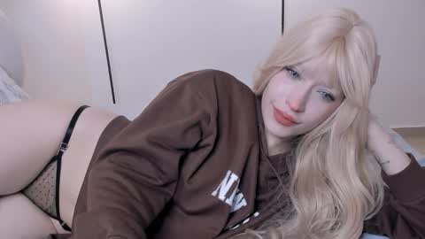 sophiarommie online show from November 29, 1:02 am