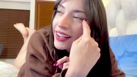 sophiarommie online show from January 15, 9:07 am