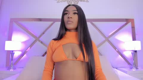 SophiaSmiths online show from April 8, 9:07 pm