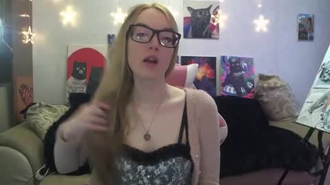 Snapshot of sophiasonata chatting on October 23, 9:33 am SophiaSonata online show from October 23, 9:33 am