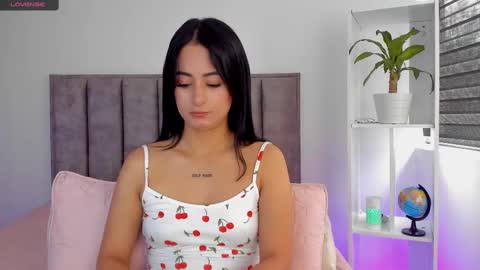 Snapshot of sophie_001 chatting on March 6, 7:32 pm  Sophie  online show from March 6, 7:32 pm