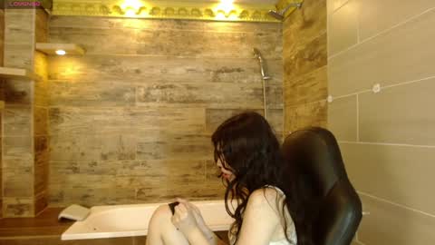 S O P H I E online show from April 17, 5:04 pm