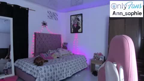 Snapshot of sophie_dolly_ chatting on October 4, 3:15 am sophie doll online show from October 4, 3:15 am