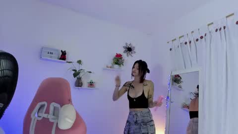 Snapshot of sophie_dolly_ chatting on December 10, 2:48 am sophie doll online show from December 10, 2:48 am
