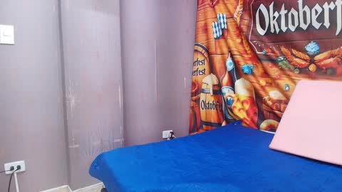 Snapshot of sophie_hils chatting on September 27, 12:14 pm sophie online show from September 27, 12:14 pm