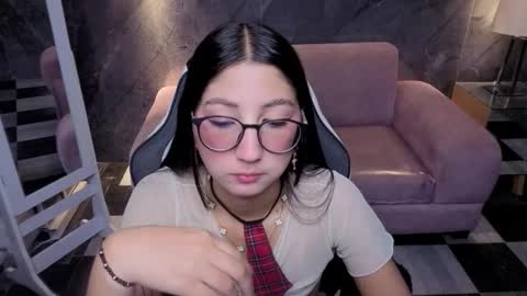 sophie_jones_b online show from February 21, 1:14 pm
