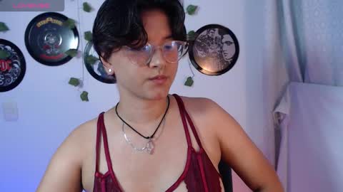 Snapshot of sophie_ross1 chatting on October 22, 1:42 am sophie_ross1 online show from October 22, 1:42 am