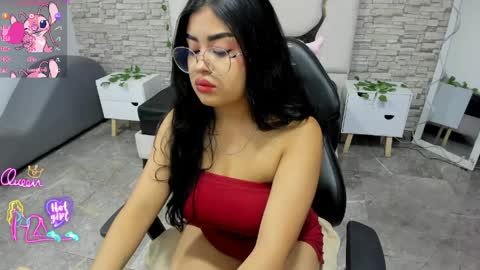sophie_tay1 online show from April 5, 11:40 am