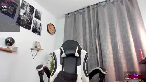 sophiebaker__ online show from November 2, 2:22 am