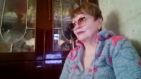 SophieBurnsX online show from April 29, 9:58 am