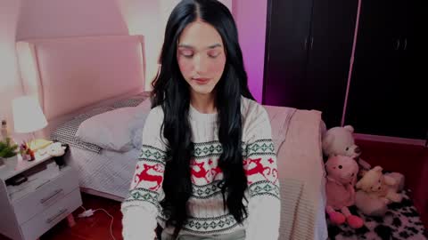 Snapshot of sophiecornett chatting on December 17, 1:38 pm    online show from December 17, 1:38 pm