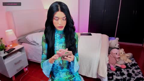 Snapshot of sophiecornett chatting on December 31, 2:03 pm    online show from December 31, 2:03 pm