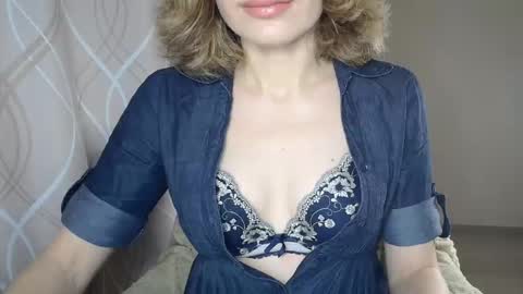 Snapshot of sophiemisss chatting on October 27, 7:52 am Sophiemisss online show from October 27, 7:52 am