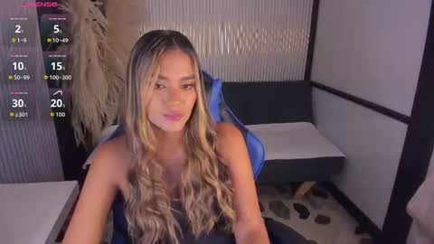 sophiewatson_ online show from June 25, 2:33 pm