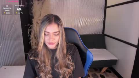 sophiewatson_ online show from June 18, 2:00 pm