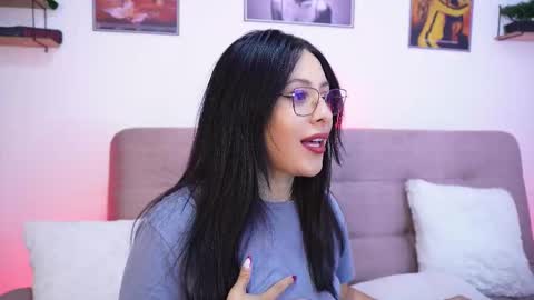 Sophiie online show from January 8, 1:00 am