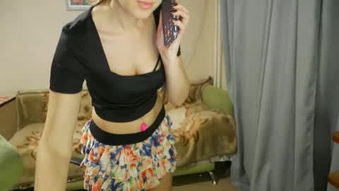 Snapshot of sophilorens chatting on December 6, 3:39 pm Sophi online show from December 6, 3:39 pm