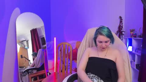 Leah online show from March 12, 6:33 pm