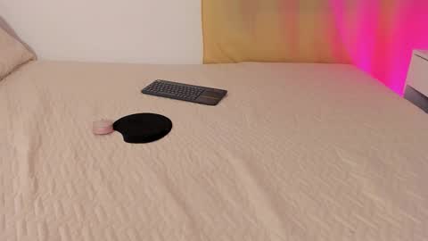 Instagram Soyamandaa  1 online show from October 19, 11:31 pm