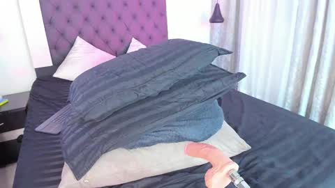 Amelia online show from November 10, 8:11 pm