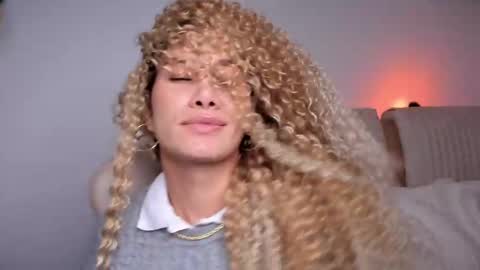 brisa  s online show from February 12, 4:22 pm