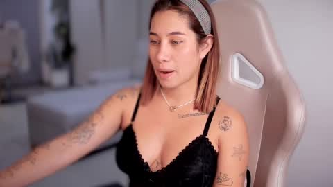 brisa  s online show from February 22, 1:00 am