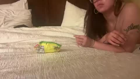 TrndSettrz online show from December 18, 2:42 am