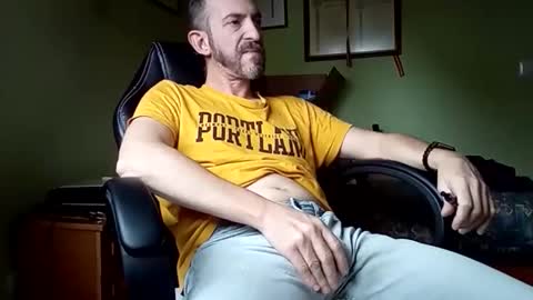 Manu  online show from December 5, 3:43 pm