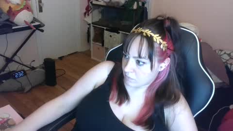 Snapshot of spawnofademon chatting on February 26, 7:32 pm spawnofademon online show from February 26, 7:32 pm