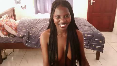 Snapshot of spicysashaa chatting on October 6, 5:25 am spicysashaa online show from October 6, 5:25 am