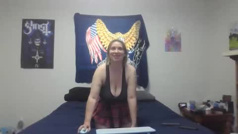 squeakerkitty online show from April 17, 7:38 pm
