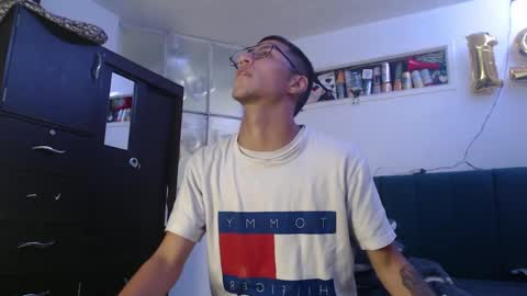 Snapshot of sr_porn01 chatting on February 28, 6:41 pm sr_porn01 online show from February 28, 6:41 pm